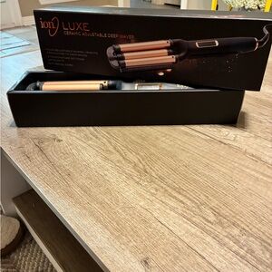 Luxe Triple Barrel Hair Waver in Black and Copper